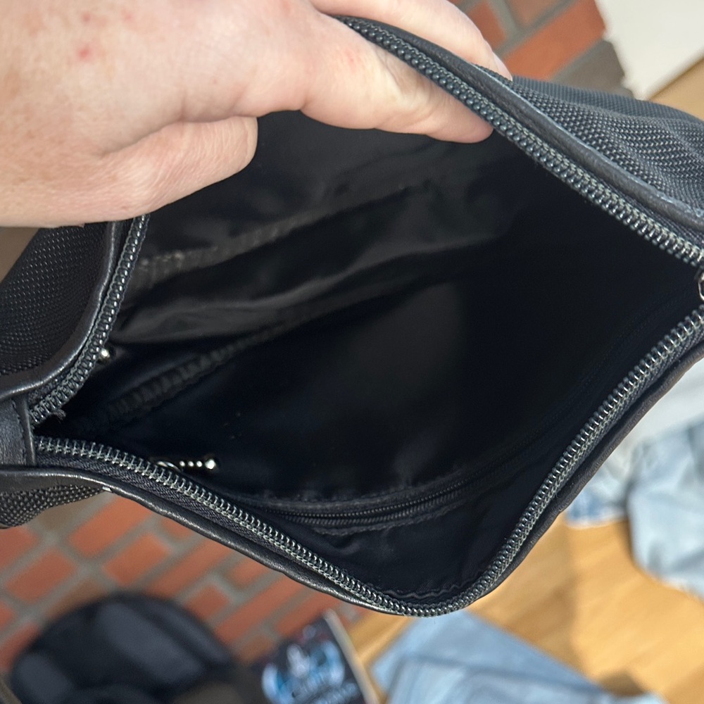 Tumi Black Bag - Picture 5 of 8